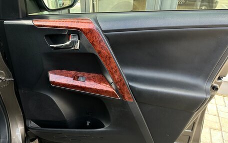 Toyota RAV4, 2015 год, 1 900 000 рублей, 13 фотография