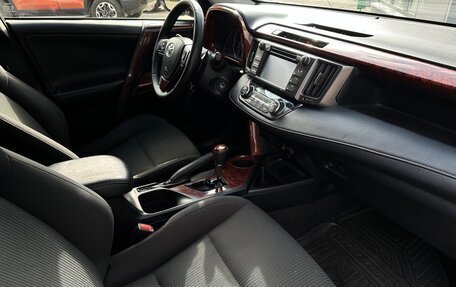 Toyota RAV4, 2015 год, 1 900 000 рублей, 14 фотография