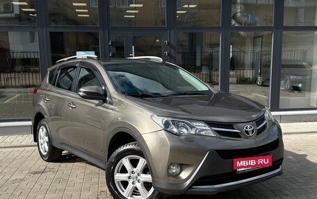 Toyota RAV4, 2015 год, 1 900 000 рублей, 2 фотография
