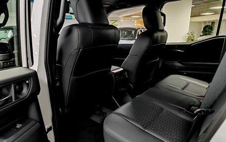 Toyota Land Cruiser Prado, 2024 год, 11 600 000 рублей, 13 фотография