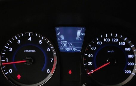 Hyundai Solaris II рестайлинг, 2011 год, 597 000 рублей, 22 фотография