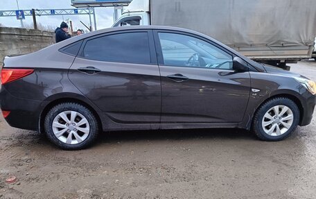 Hyundai Solaris II рестайлинг, 2015 год, 1 050 000 рублей, 1 фотография