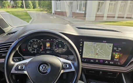 Volkswagen Touareg III, 2018 год, 7 450 000 рублей, 6 фотография