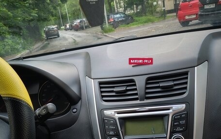 Hyundai Solaris II рестайлинг, 2014 год, 1 000 000 рублей, 4 фотография