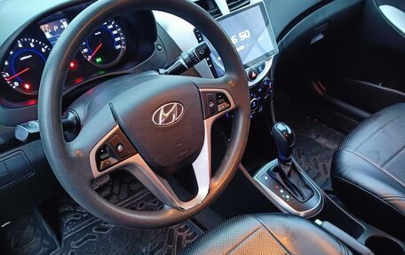 Hyundai Solaris II рестайлинг, 2015 год, 1 050 000 рублей, 5 фотография