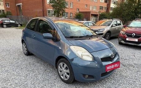 Toyota Yaris III рестайлинг, 2010 год, 830 000 рублей, 2 фотография