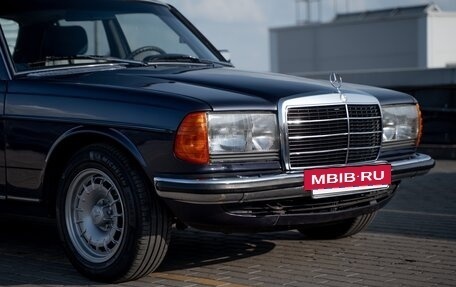 Mercedes-Benz W123, 1980 год, 3 250 000 рублей, 2 фотография