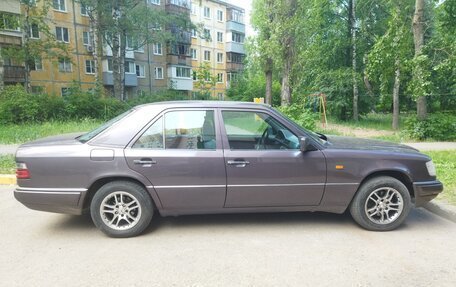 Mercedes-Benz E-Класс, 1995 год, 850 000 рублей, 2 фотография