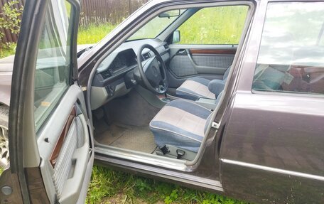Mercedes-Benz E-Класс, 1995 год, 850 000 рублей, 8 фотография