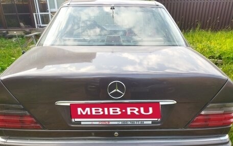 Mercedes-Benz E-Класс, 1995 год, 850 000 рублей, 4 фотография