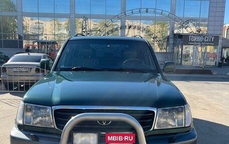 Toyota Land Cruiser 100 рестайлинг 2, 2000 год, 2 500 000 рублей, 3 фотография