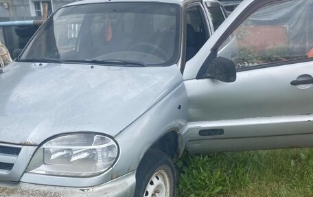 Chevrolet Niva I рестайлинг, 2005 год, 153 000 рублей, 10 фотография
