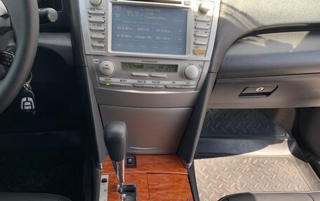 Toyota Camry, 2011 год, 950 000 рублей, 8 фотография
