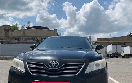 Toyota Camry, 2011 год, 950 000 рублей, 2 фотография