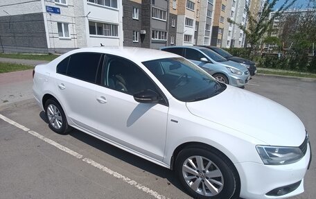 Volkswagen Jetta VI, 2013 год, 920 000 рублей, 2 фотография
