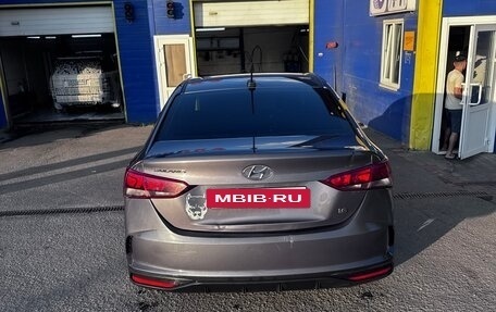 Hyundai Solaris II рестайлинг, 2021 год, 900 000 рублей, 2 фотография