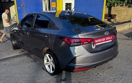 Hyundai Solaris II рестайлинг, 2021 год, 900 000 рублей, 3 фотография