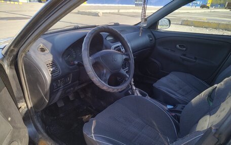 Mitsubishi Carisma I, 2002 год, 130 000 рублей, 4 фотография