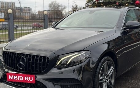 Mercedes-Benz E-Класс, 2019 год, 3 750 000 рублей, 3 фотография