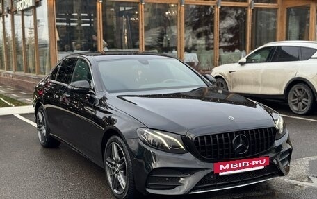 Mercedes-Benz E-Класс, 2019 год, 3 750 000 рублей, 4 фотография
