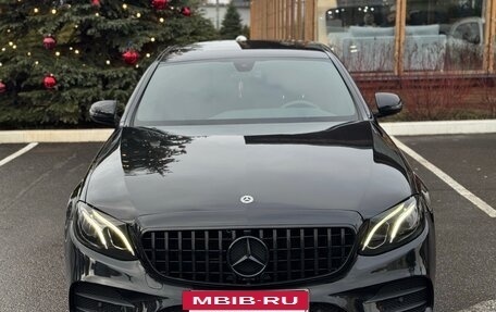 Mercedes-Benz E-Класс, 2019 год, 3 750 000 рублей, 7 фотография