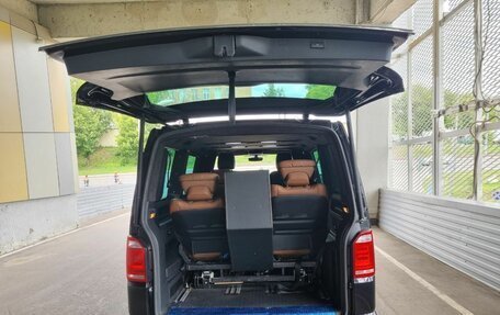 Volkswagen Multivan T6 рестайлинг, 2019 год, 4 200 000 рублей, 9 фотография