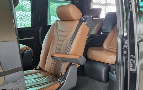 Volkswagen Multivan T6 рестайлинг, 2019 год, 4 200 000 рублей, 23 фотография