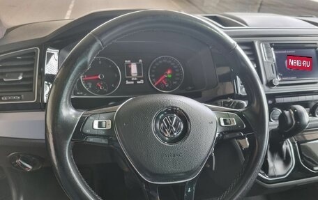 Volkswagen Multivan T6 рестайлинг, 2019 год, 4 200 000 рублей, 10 фотография