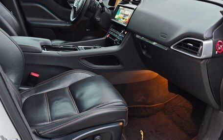 Jaguar F-Pace, 2016 год, 2 590 000 рублей, 14 фотография