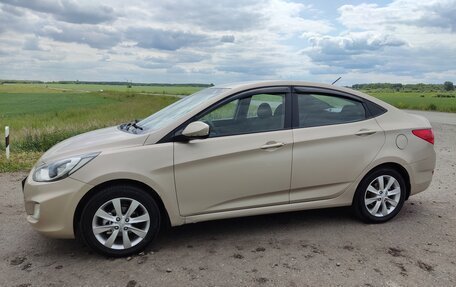 Hyundai Solaris II рестайлинг, 2011 год, 650 000 рублей, 3 фотография
