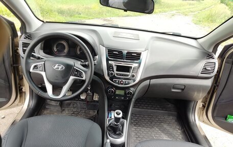 Hyundai Solaris II рестайлинг, 2011 год, 650 000 рублей, 5 фотография