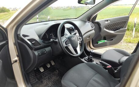 Hyundai Solaris II рестайлинг, 2011 год, 650 000 рублей, 7 фотография