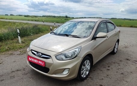 Hyundai Solaris II рестайлинг, 2011 год, 650 000 рублей, 8 фотография