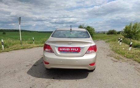 Hyundai Solaris II рестайлинг, 2011 год, 650 000 рублей, 4 фотография