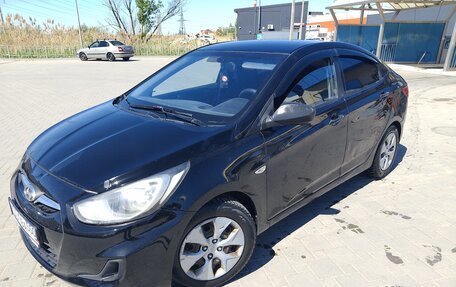 Hyundai Solaris II рестайлинг, 2013 год, 600 000 рублей, 1 фотография
