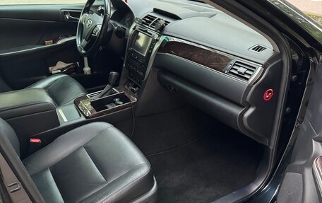 Toyota Camry, 2017 год, 2 450 000 рублей, 15 фотография