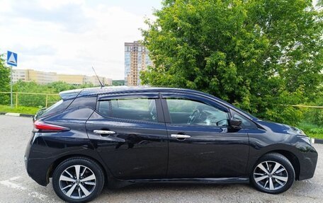 Nissan Leaf II, 2017 год, 2 400 000 рублей, 4 фотография