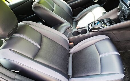 Nissan Leaf II, 2017 год, 2 400 000 рублей, 8 фотография