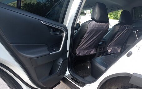 Toyota RAV4, 2020 год, 2 550 000 рублей, 10 фотография