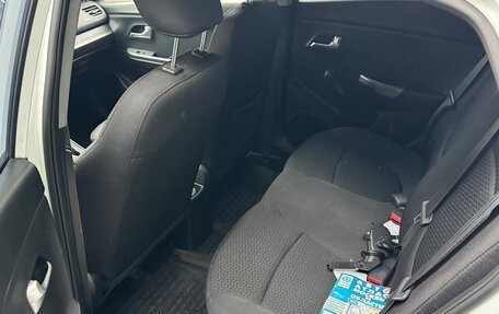 KIA Rio III рестайлинг, 2015 год, 900 000 рублей, 17 фотография