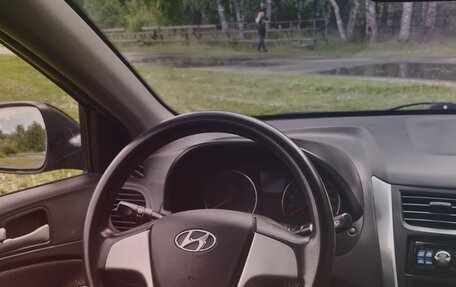 Hyundai Solaris II рестайлинг, 2013 год, 850 000 рублей, 3 фотография