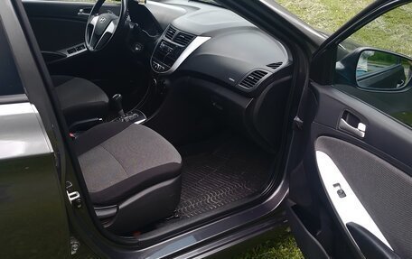 Hyundai Solaris II рестайлинг, 2013 год, 850 000 рублей, 4 фотография