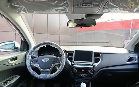 Hyundai Solaris II рестайлинг, 2021 год, 2 200 000 рублей, 2 фотография