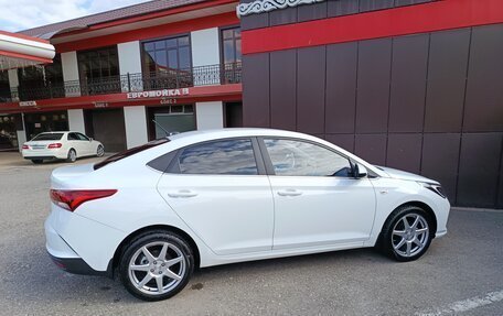 Hyundai Solaris II рестайлинг, 2021 год, 2 200 000 рублей, 5 фотография