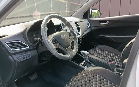 Hyundai Solaris II рестайлинг, 2021 год, 2 200 000 рублей, 4 фотография