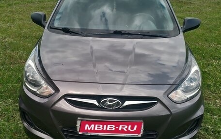 Hyundai Solaris II рестайлинг, 2013 год, 850 000 рублей, 2 фотография