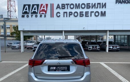 Mitsubishi Outlander III рестайлинг 3, 2018 год, 1 827 000 рублей, 4 фотография