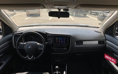 Mitsubishi Outlander III рестайлинг 3, 2018 год, 1 827 000 рублей, 14 фотография