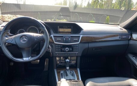 Mercedes-Benz E-Класс, 2011 год, 1 100 000 рублей, 5 фотография
