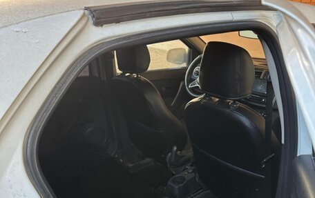 Renault Logan II, 2018 год, 600 000 рублей, 3 фотография